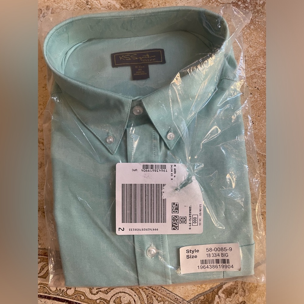 NWT!   Men’s long sleeve Oxford shirt.  Size 18 33/4 Big